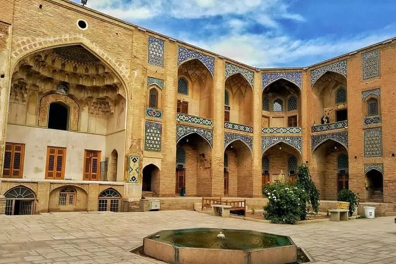 آشنایی با مدرسه و کاروانسرای گنجعلی خان