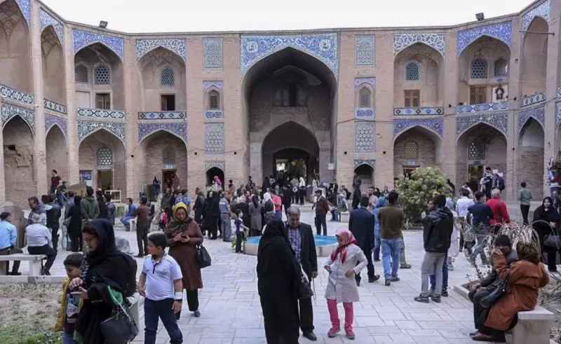 آشنایی با مدرسه و کاروانسرای گنجعلی خان