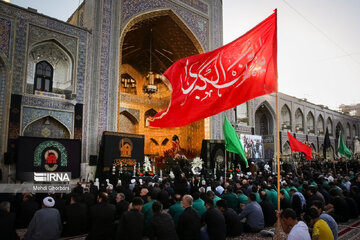 Cambian la bandera del santuario sagrado del Imam Reza (P)