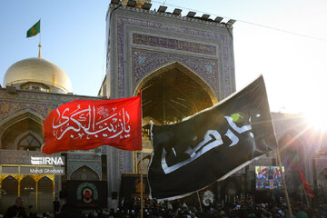 Cambian la bandera del santuario sagrado del Imam Reza (P)