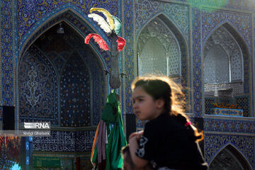 Cambian la bandera del santuario sagrado del Imam Reza (P)
