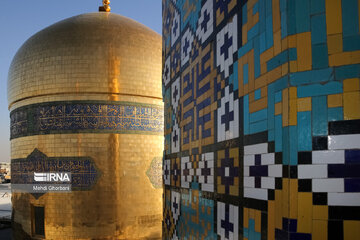 Cambian la bandera del santuario sagrado del Imam Reza (P)
