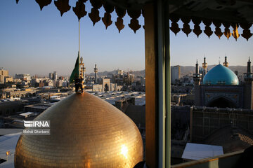 Cambian la bandera del santuario sagrado del Imam Reza (P)