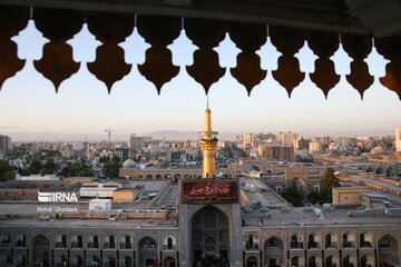 Cambian la bandera del santuario sagrado del Imam Reza (P)