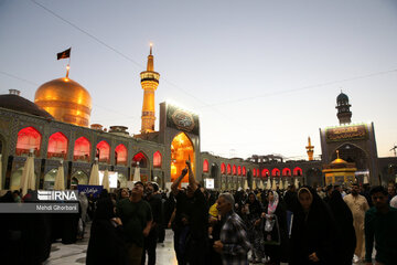 Cambian la bandera del santuario sagrado del Imam Reza (P)