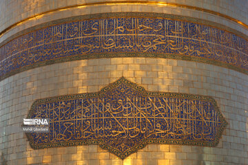 Cambian la bandera del santuario sagrado del Imam Reza (P)
