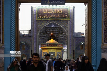 Cambian la bandera del santuario sagrado del Imam Reza (P)
