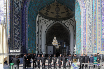 El ritual tradicional “Sala” en el santuario sagrado del Imam Reza (P)