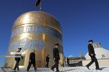 El ritual tradicional “Sala” en el santuario sagrado del Imam Reza (P)