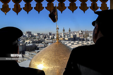 El ritual tradicional “Sala” en el santuario sagrado del Imam Reza (P)