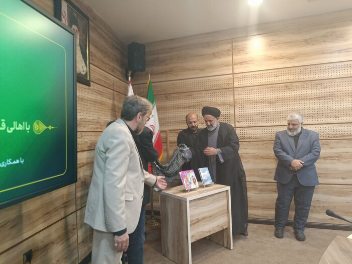 بنیاد شهید کتابهای دفاع مقدس را از مهجوریت خارج کند