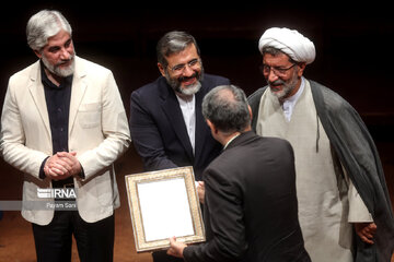 Le Prix du livre de l'année de la République islamique d'Iran