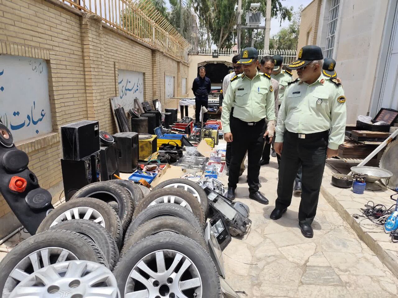 اعضای باند سارقان خودرو از جمله یک خانم در کرمان بازداشت شدند