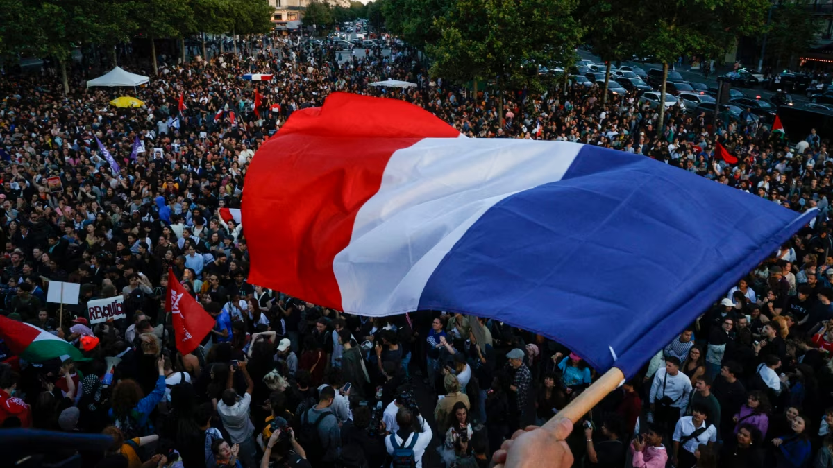 چرا انتخابات دور دوم پارلمان فرانسه شگفتی ساز شد؟