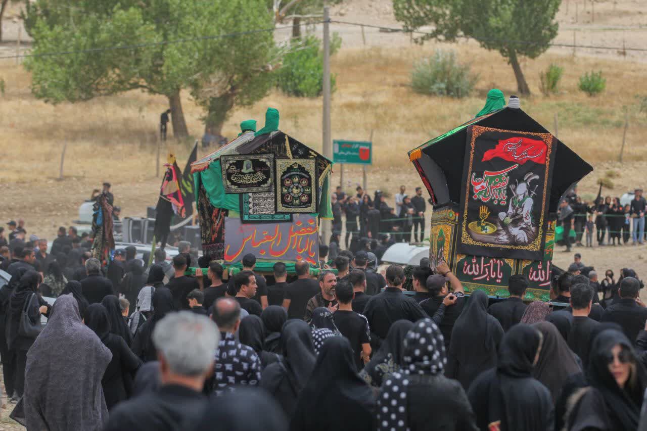 آیین سنتی نخل‌گردانی و بازسازی واقعه عاشورا در روستای ساکی اراک