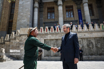 Ceremonia conmemorativa por el canciller mártir de Irán