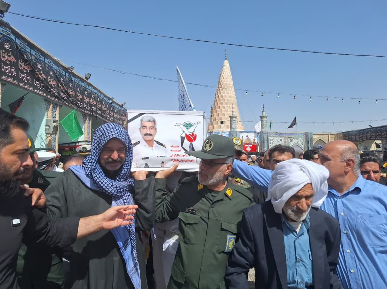 پیکر شهید حادثه ناو سهند در شوش تشییع و به خاک سپرده شد پیکر شهید حادثه ناو سهند در شوش تشییع و به خاک سپرده شد