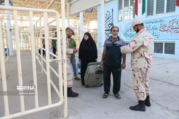 Ministros del Interior de Irán e Iraq visitan la frontera Josravi
