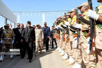 Ministros del Interior de Irán e Iraq visitan la frontera Josravi
