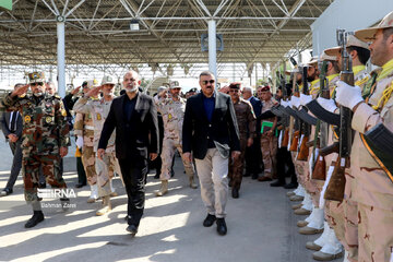 Ministros del Interior de Irán e Iraq visitan la frontera Josravi
