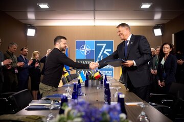 توافقنامه همکاری‌های امنیتی ۱۰ ساله اوکراین و رومانی امضا شد