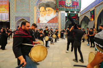 Ispahan : des drapeaux noirs et rouges hissés pour commémorer Muharram 