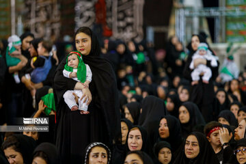 Deuil et gloire de l'Imam Hossein (P) : rassemblement des familles fidèles et de leurs nourrissons à Mossalla de Téhéran.