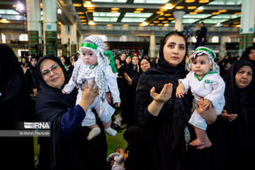 Deuil et gloire de l'Imam Hossein (P) : rassemblement des familles fidèles et de leurs nourrissons à Mossalla de Téhéran.