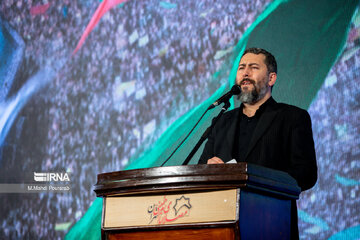 Deuil et gloire de l'Imam Hossein (P) : rassemblement des familles fidèles et de leurs nourrissons à Mossalla de Téhéran.