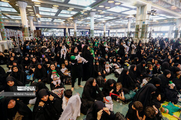 Deuil et gloire de l'Imam Hossein (P) : rassemblement des familles fidèles et de leurs nourrissons à Mossalla de Téhéran.