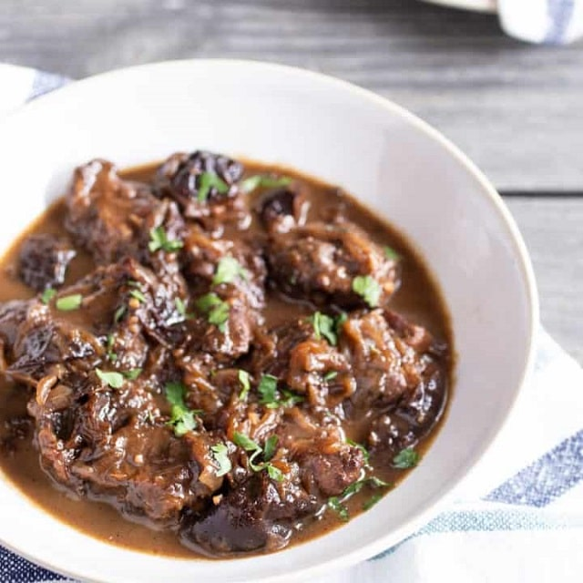 طرز تهیه خورش آلو ترش؛ غذای نذری محرم سمنانیها