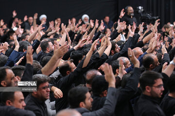 Muharram 2024 : la première nuit de la cérémonie de deuil du très vénéré Imam Hussein (P) en présence du Leader de la RII