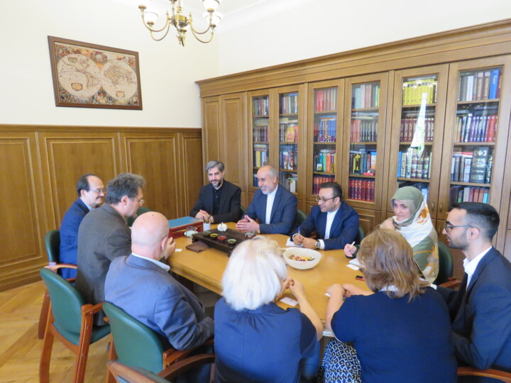 گپ و گفت صمیمی کنعانی و شرقشناسان روس در مسکو - ایرنا