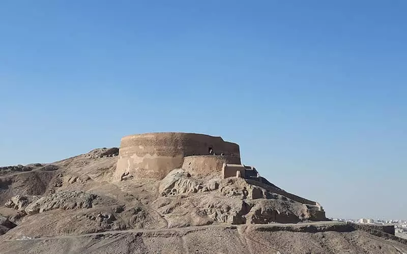 دخمه زرتشتیان؛ رازهای برج خاموشان در یزد