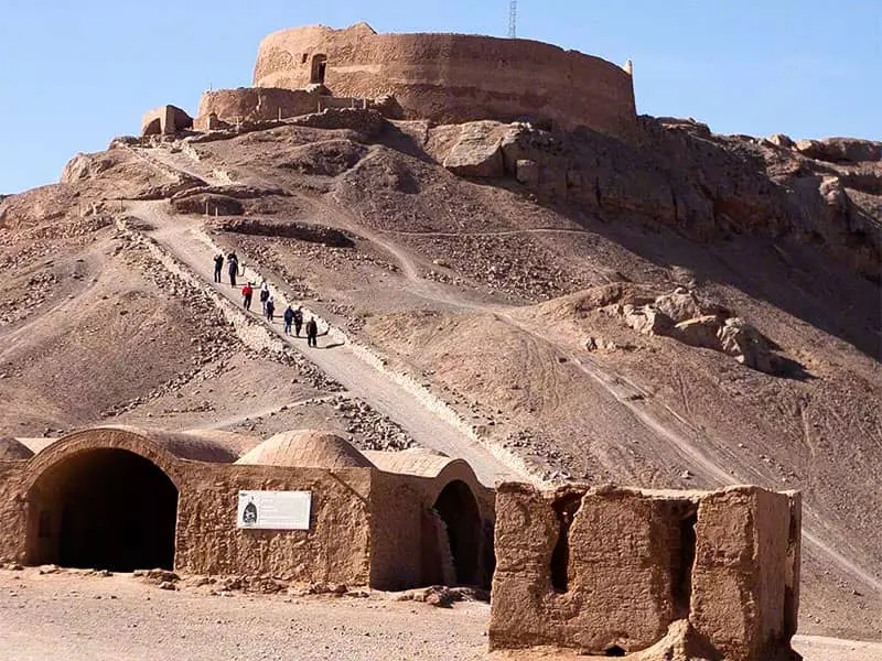 دخمه زرتشتیان؛ رازهای برج خاموشان در یزد