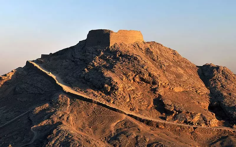 دخمه زرتشتیان؛ رازهای برج خاموشان در یزد
