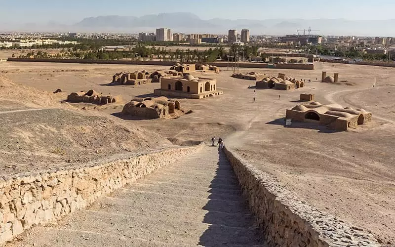 دخمه زرتشتیان؛ رازهای برج خاموشان در یزد