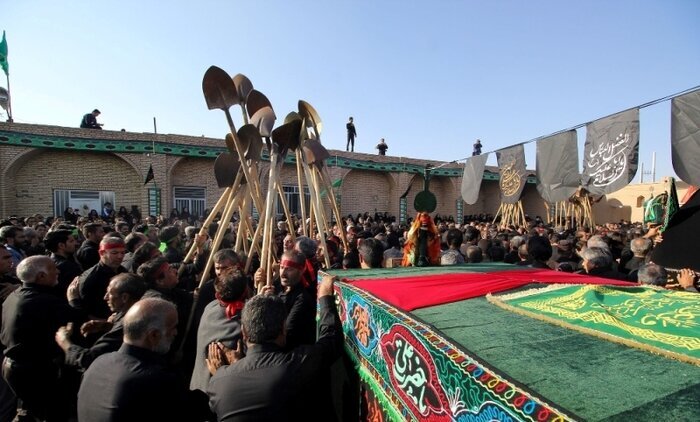 شور حسینی با «بیل گردانی» گرمه