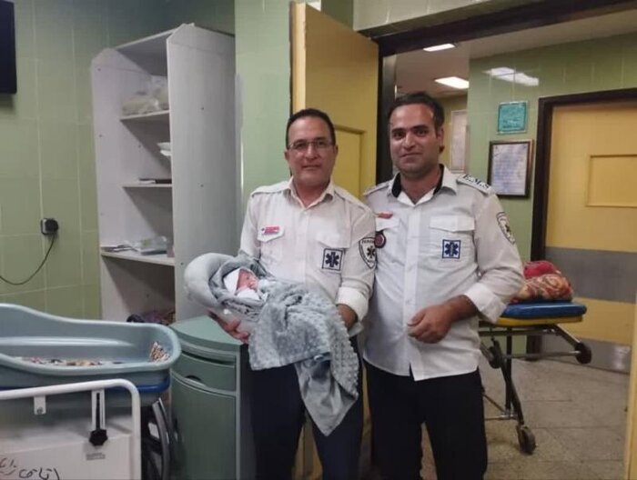 تصادف ۲۰۶ با پراید در مسیر مرند - خوی هشت نفر را راهی بیمارستان کرد