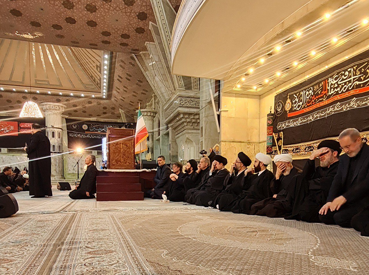 سخنرانی دکتر پزشکیان به مناسبت شب عاشورای حسینی در حرم مطهر امام خمینی (ره) آغاز شد