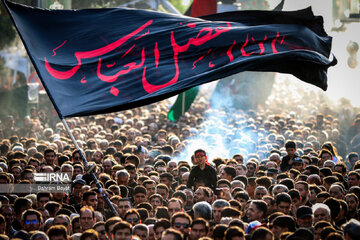 Le Ground Hosseinyeh de Zanjān accueille les personnes en deuil de l'Imam Hussain (AS)