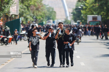 Le Ground Hosseinyeh de Zanjān accueille les personnes en deuil de l'Imam Hussain (AS)