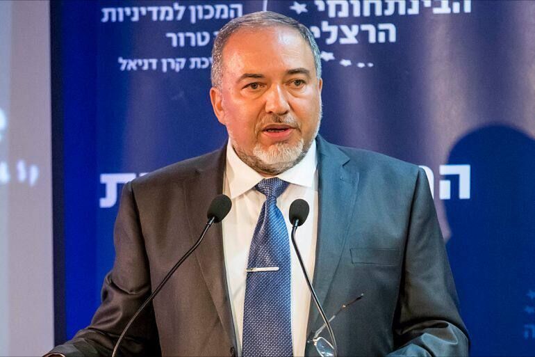 Exministro israelí: La economía israelí se está derrumbando