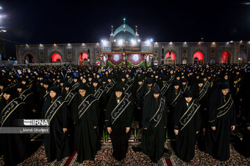 Muharram 2024 : sermon nocturne à la veille d’Achoura au sanctuaire sacré du très vénéré Imam Reza (P) à Machhad au nord-est de l’Iran, le lundi 15 juillet 2024. (Photo : Mahdi Ghorbani)