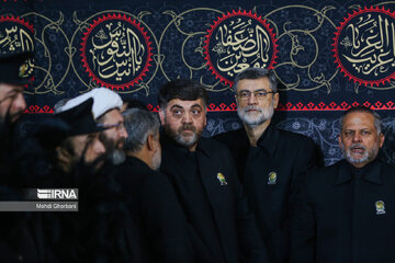 Muharram 2024 : sermon nocturne à la veille d’Achoura au sanctuaire sacré du très vénéré Imam Reza (P) à Machhad au nord-est de l’Iran, le lundi 15 juillet 2024. (Photo : Mahdi Ghorbani)