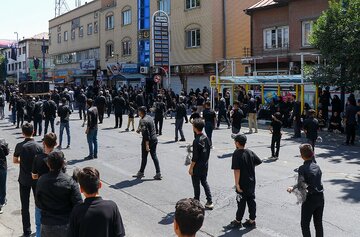 واحسینا در آسمان آذربایجان‌غربی طنین‌انداز شد/سوگواری بی‌نظیر مردم در عاشورا