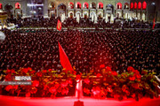 Traditionelles Ritual „Sham-e Ghariban” im Schrein von Imam Reza