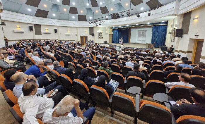 عضو جبهه اصلاحات: رفع تحریمها و تغییر سیاستها برای بهبود اقتصاد کشور ضروری است