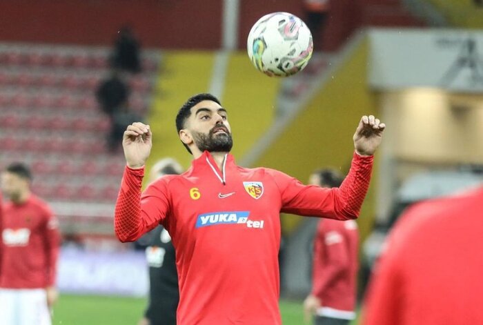 بازیکنان ایرانی که تیم ندارند؛ ستارههای سابق استقلال و پرسپولیس بدون تیم ماندند
