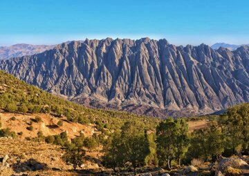 فیلم | به بهانه ثبت ملی کوه شگفت انگیز "مهراب" در دلفان لرستان